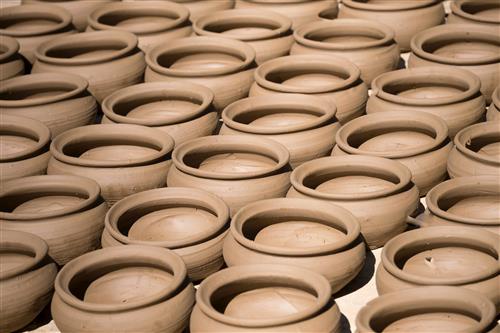 clay pots 